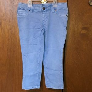 PRE-OWNED GIRLS JEANS SIZE 7 . IN EXCELLENT CONDITION. SMOKE FREE  HOME.